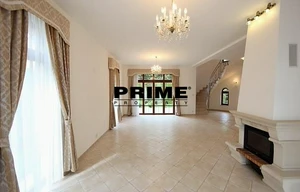 Family house for rent, 270m<sup>2</sup>, 537m<sup>2</sup> of land