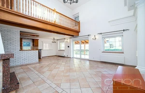 Family house for rent, 250m<sup>2</sup>, 830m<sup>2</sup> of land