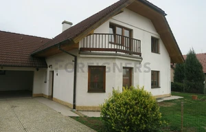 Family house for rent, 370m<sup>2</sup>, 350m<sup>2</sup> of land