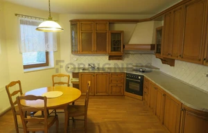 Family house for rent, 370m<sup>2</sup>, 350m<sup>2</sup> of land