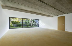 Family house for sale, 380m<sup>2</sup>, 619m<sup>2</sup> of land