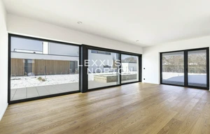 Family house for sale, 182m<sup>2</sup>, 703m<sup>2</sup> of land