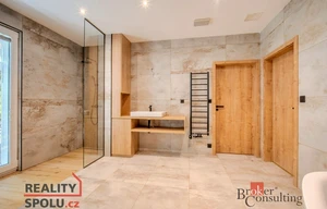 Family house for sale, 450m<sup>2</sup>, 250m<sup>2</sup> of land