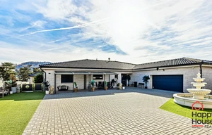 Family house for sale, 378m<sup>2</sup>, 1166m<sup>2</sup> of land