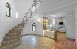 Family house for rent, 243m<sup>2</sup>, 328m<sup>2</sup> of land