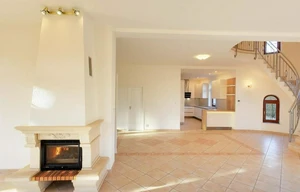 Family house for rent, 243m<sup>2</sup>, 328m<sup>2</sup> of land