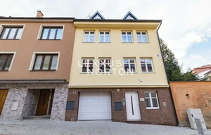 Family house for sale, 320m<sup>2</sup>, 225m<sup>2</sup> of land