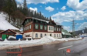 Family house for sale, 400m<sup>2</sup>, 515m<sup>2</sup> of land