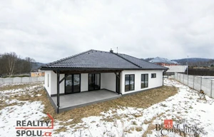 Family house for sale, 196m<sup>2</sup>, 876m<sup>2</sup> of land