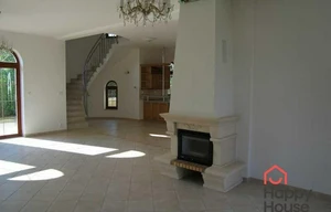 Family house for rent, 243m<sup>2</sup>, 675m<sup>2</sup> of land