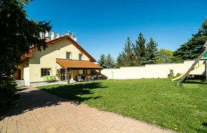 Family house for rent, 250m<sup>2</sup>, 830m<sup>2</sup> of land