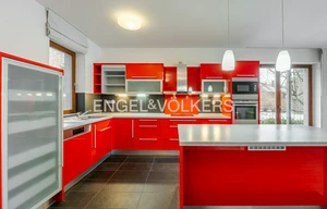 Family house for sale, 383m<sup>2</sup>, 1750m<sup>2</sup> of land