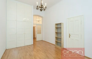 Apartment for rent, 4+1 - 3 bedrooms, 180m<sup>2</sup>