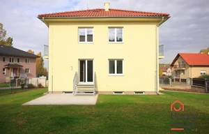 Family house for rent, 300m<sup>2</sup>, 820m<sup>2</sup> of land