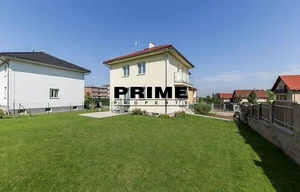 Family house for rent, 280m<sup>2</sup>, 820m<sup>2</sup> of land