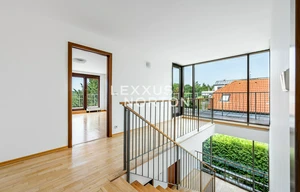 Family house for rent, 373m<sup>2</sup>, 857m<sup>2</sup> of land