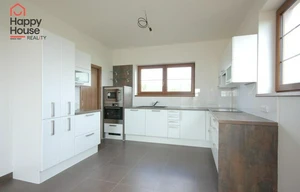 Family house for rent, 250m<sup>2</sup>, 520m<sup>2</sup> of land