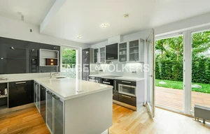 Family house for rent, 473m<sup>2</sup>, 608m<sup>2</sup> of land