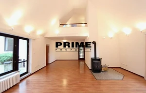 Family house for rent, 417m<sup>2</sup>, 1263m<sup>2</sup> of land