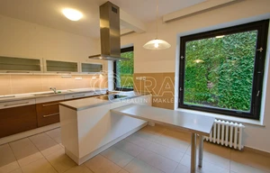 Family house for rent, 417m<sup>2</sup>, 1263m<sup>2</sup> of land