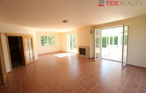 Villa for rent, 290m<sup>2</sup>, 896m<sup>2</sup> of land