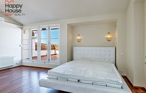 Apartment for rent, 3+kk - 2 bedrooms, 220m<sup>2</sup>