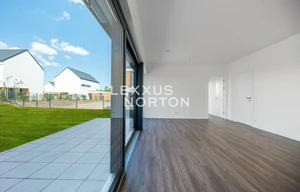 Family house for sale, 145m<sup>2</sup>, 548m<sup>2</sup> of land