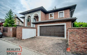 Family house for sale, 307m<sup>2</sup>, 874m<sup>2</sup> of land