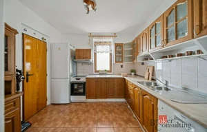 Family house for sale, 250m<sup>2</sup>, 885m<sup>2</sup> of land