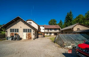 Family house for sale, 250m<sup>2</sup>, 885m<sup>2</sup> of land