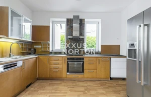 Family house for rent, 280m<sup>2</sup>, 579m<sup>2</sup> of land