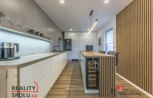 Family house for sale, 291m<sup>2</sup>, 735m<sup>2</sup> of land