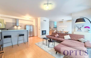 Family house for rent, 288m<sup>2</sup>, 383m<sup>2</sup> of land