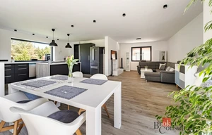 Family house for sale, 351m<sup>2</sup>, 1530m<sup>2</sup> of land