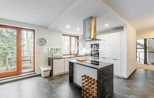 Family house for rent, 320m<sup>2</sup>, 879m<sup>2</sup> of land