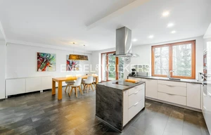 Family house for rent, 320m<sup>2</sup>, 879m<sup>2</sup> of land