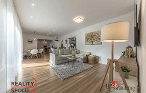 Family house for sale, 291m<sup>2</sup>, 735m<sup>2</sup> of land