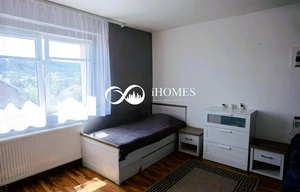 Multigenerational home for sale, 324m<sup>2</sup>, 329m<sup>2</sup> of land