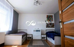 Multigenerational home for sale, 324m<sup>2</sup>, 329m<sup>2</sup> of land