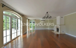 Villa for rent, 600m<sup>2</sup>, 1450m<sup>2</sup> of land