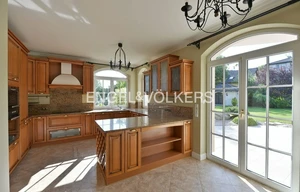 Villa for rent, 600m<sup>2</sup>, 1450m<sup>2</sup> of land