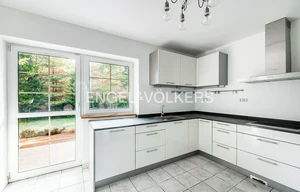 Family house for rent, 403m<sup>2</sup>, 999m<sup>2</sup> of land