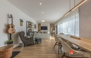 Family house for sale, 291m<sup>2</sup>, 735m<sup>2</sup> of land