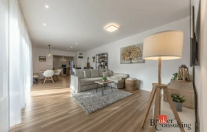 Family house for sale, 291m<sup>2</sup>, 735m<sup>2</sup> of land