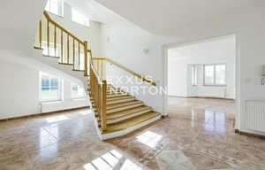 Villa for rent, 610m<sup>2</sup>, 747m<sup>2</sup> of land