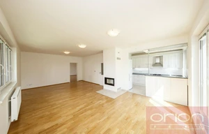 Family house for rent, 280m<sup>2</sup>, 822m<sup>2</sup> of land