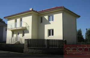 Family house for rent, 280m<sup>2</sup>, 822m<sup>2</sup> of land