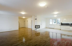 Family house for rent, 260m<sup>2</sup>, 900m<sup>2</sup> of land