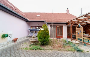 Family house for sale, 226m<sup>2</sup>, 263m<sup>2</sup> of land