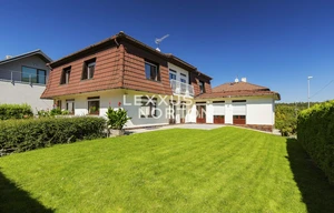 Family house for rent, 365m<sup>2</sup>, 539m<sup>2</sup> of land